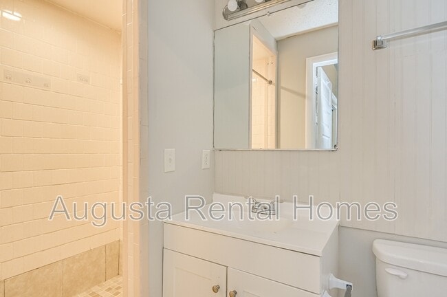 Building Photo - 107 4th St