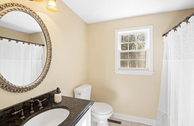 Building Photo - 35 Samoset Rd