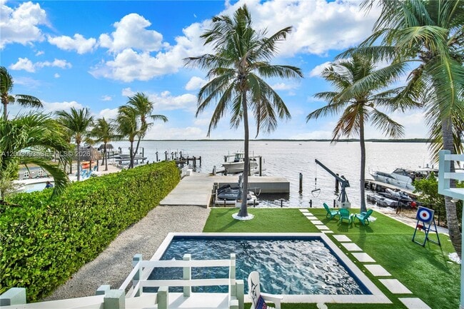 Building Photo - 69 Shoreland Dr