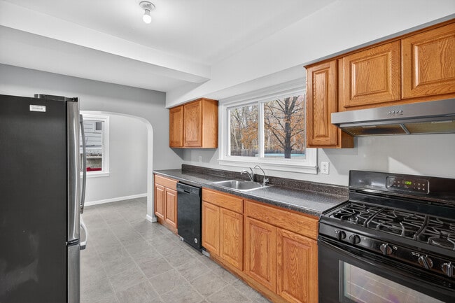 Building Photo - 4 Lark St