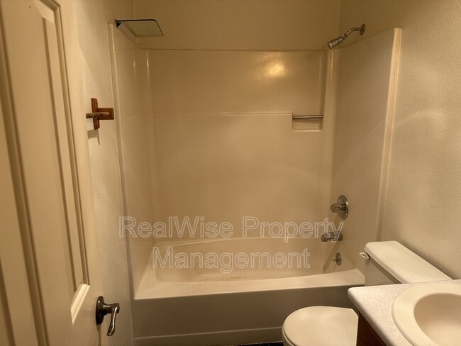 Building Photo - 1105 Excalibur Dr