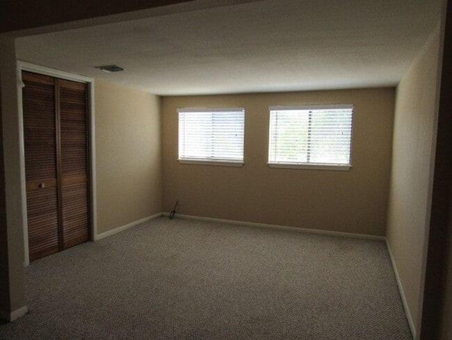 Building Photo - 2725 Santa Fe Unit B - 2/Bed 2.5/Bath - $1300/month