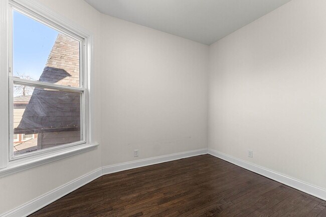 Building Photo - 7532 S Champlain Ave