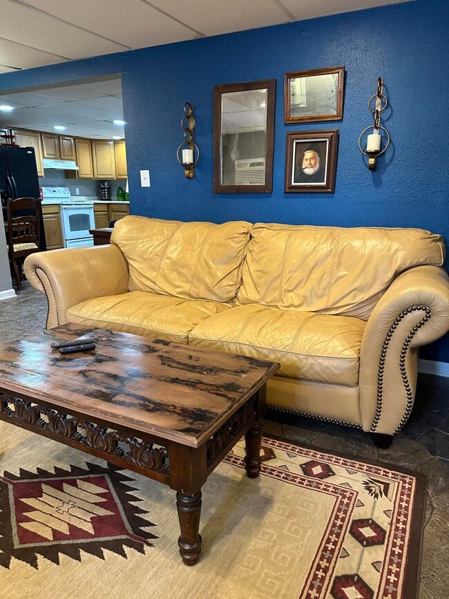 Building Photo - 1601 Hinkson Ave