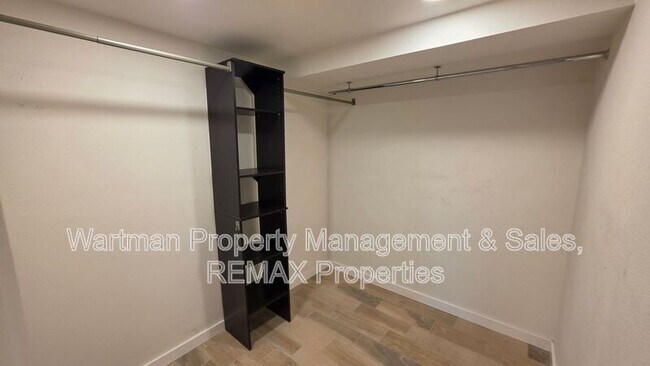 Building Photo - 6818 Ravencrest Dr