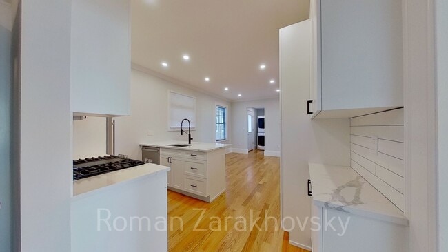 Building Photo - 66 Chester St