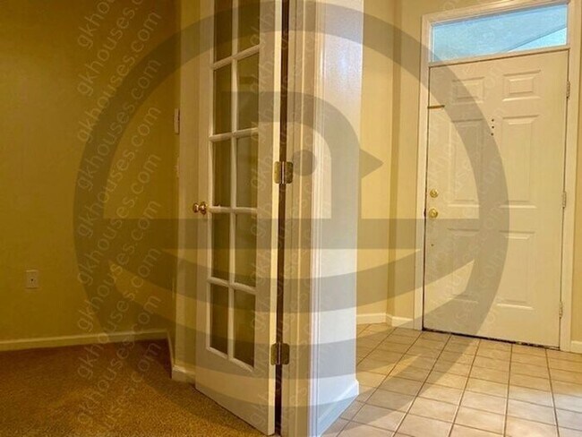 Building Photo - 530 Mohawk Dr