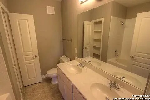 Building Photo - 528 Refugio St