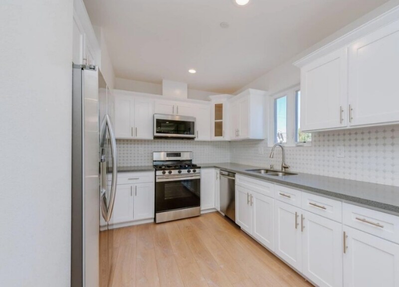 Building Photo - 429 1/2 Heliotrope Dr