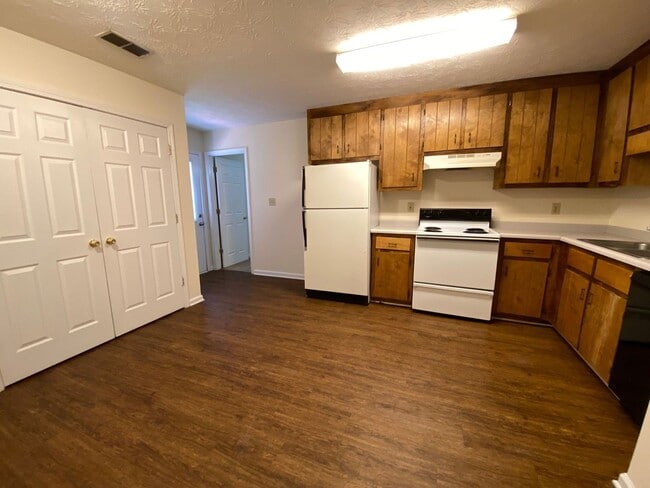 Building Photo - PRE-LEASING FOR AUGUST 2026!