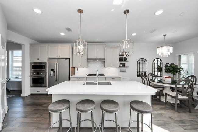 Building Photo - 8922 Golden Mist Dr