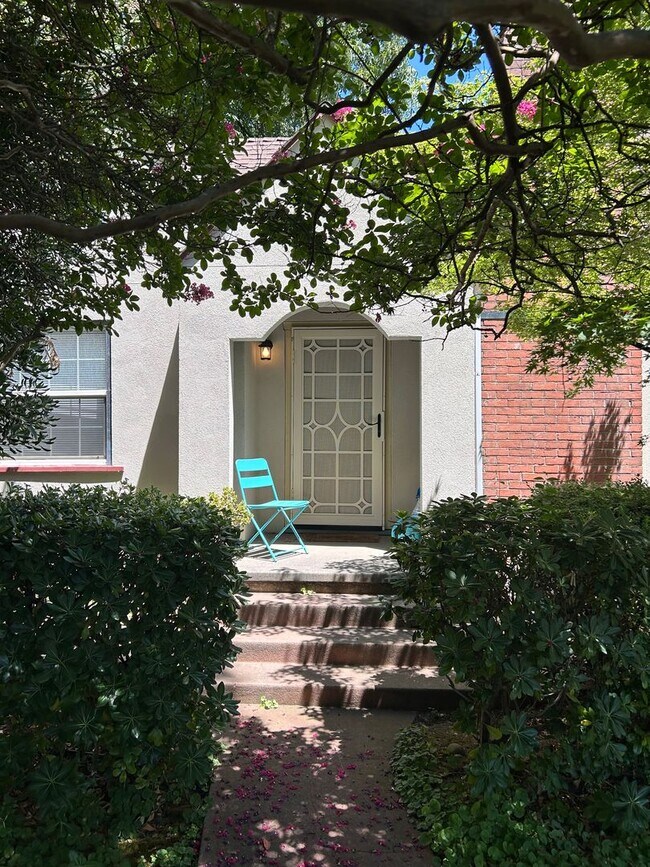 Building Photo - 1160 Palm Ave