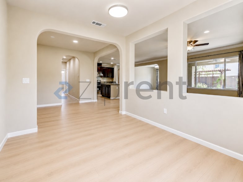 Building Photo - Unit