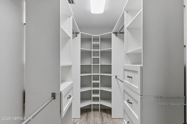 Building Photo - 204 Crosstern Ct
