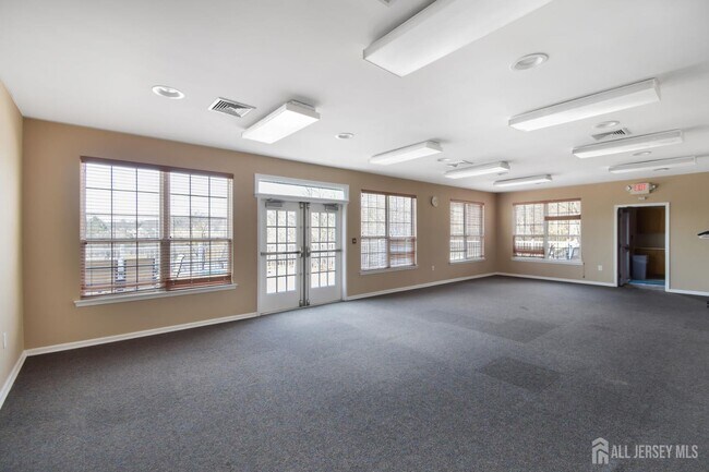 Building Photo - 88 W Countryside Dr