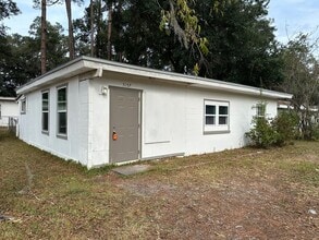 Building Photo - NEWLY RENOVATED 3 bed/2 bath!