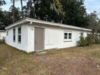 Building Photo - NEWLY RENOVATED 3 bed/2 bath with a FLEX ROOM