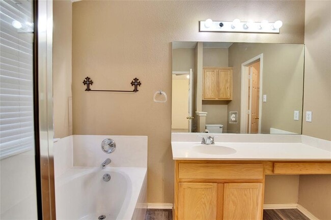 Building Photo - 2512 Jesse Owens Dr