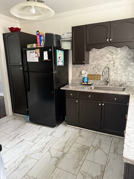 Building Photo - 18506 Snowden St