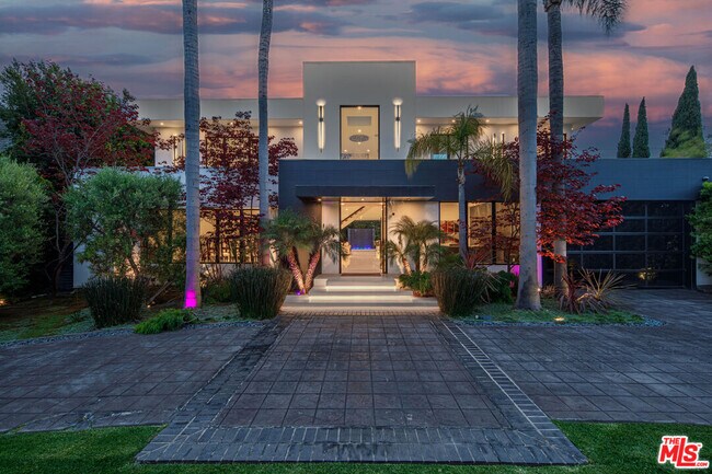 Building Photo - 511 N Rexford Dr