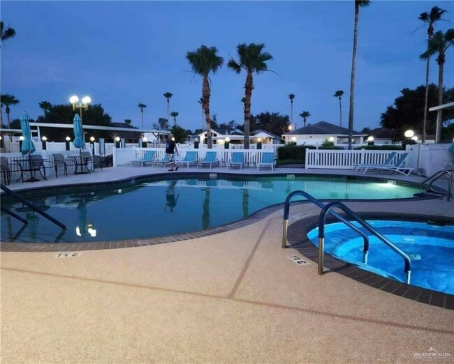 Building Photo - 21 Meadowlark St