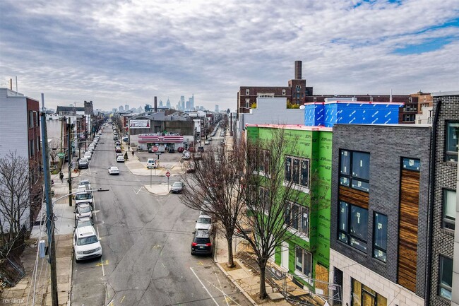 Building Photo - Studio, 1 bath Triplex - 2554 FRANKFORD AV...