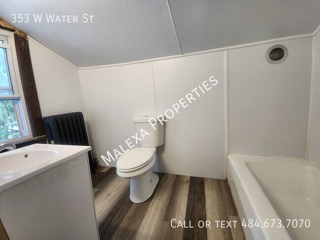 Building Photo - 3 Bedrooms, 1 car garage and finished rec ...
