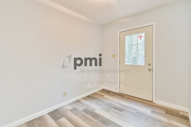 Building Photo - 42 Greenwood Cir