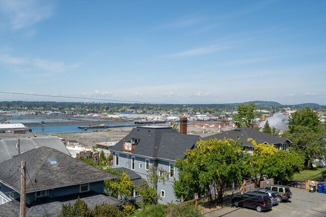 Building Photo - 519 N Forest St