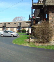 Building Photo - Deer Run Apartments