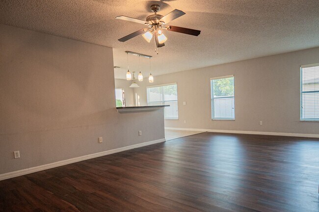 Building Photo - 3/2~Ridge Valley ~ Save with Solar!