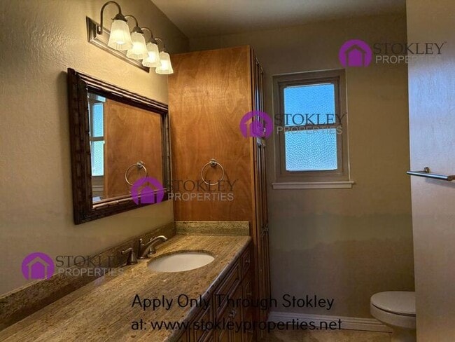 Building Photo - 323 Thistle Cir