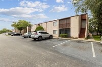 Building Photo - 2554 Lakeway Branch Dr