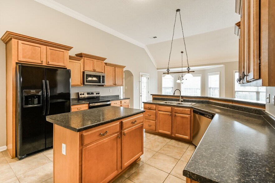 Building Photo - 4199 Sidlehill Dr