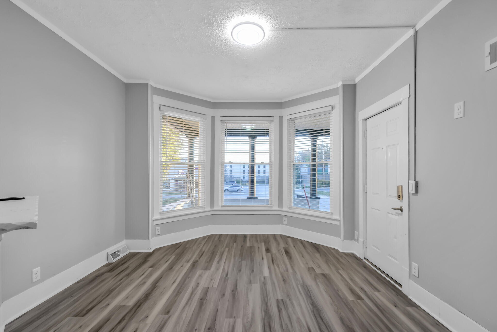 Building Photo - 3860 Dodge St