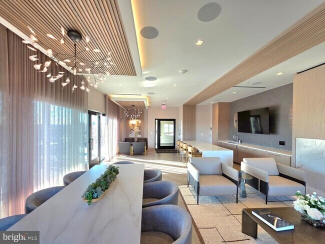 Building Photo - 737 Swann Ave