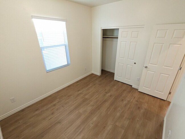 Building Photo - 1310 Ossa St