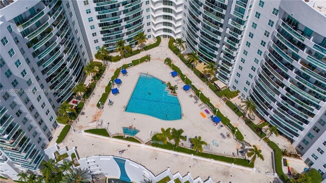 Building Photo - 7900 Harbor Island Dr