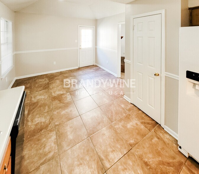 Building Photo - 4702 Crestfield Rd