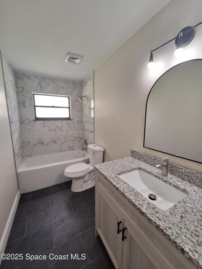 Building Photo - 4440 Sherwood Dr