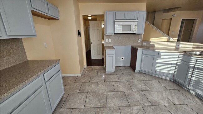 Building Photo - 2320 Shady Pine Dr