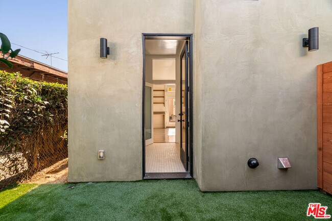 Building Photo - 3909 W Exposition Blvd