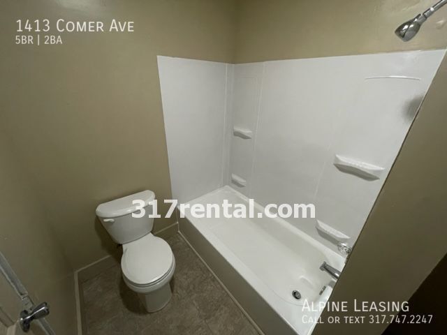 Building Photo - HUGE garage/workshop combo (has working el...