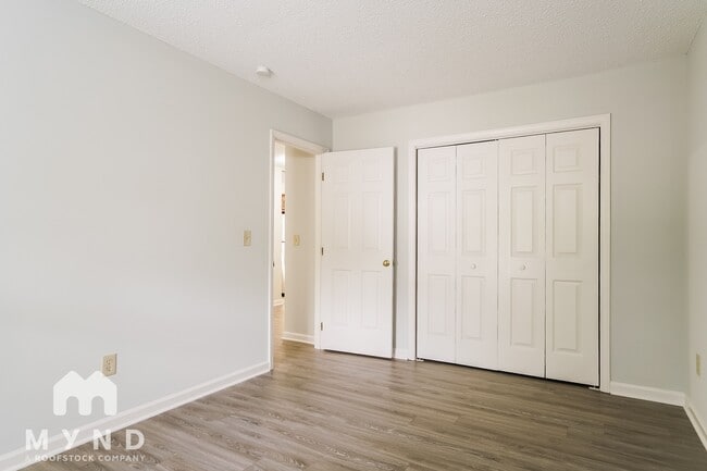 Building Photo - 821 Penncross Dr