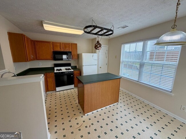 Building Photo - 235 Meadowridge Dr