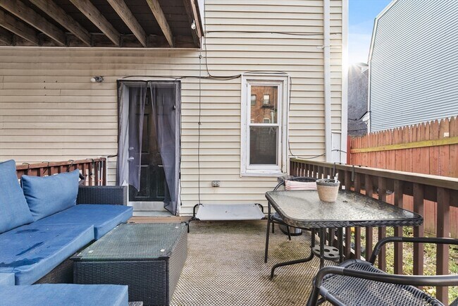 Building Photo - 7 Burrill Pl