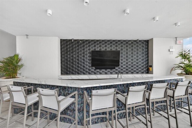 Building Photo - 275 1st Ave S