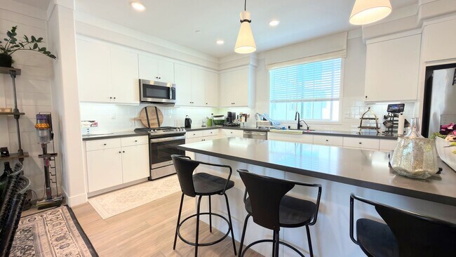 Building Photo - Luxury Builder Model Home - Resort Style Amenities In A Gated Community
