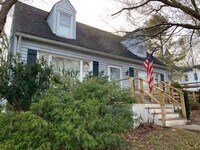Building Photo - 119 Maple Pl