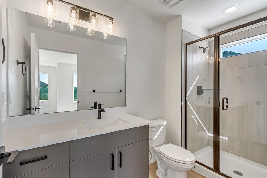 Building Photo - 5913 Wasatch Dr